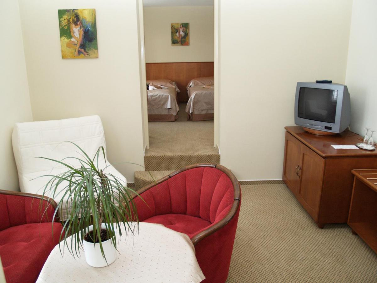 Park Hotel Tartuf Beladice Zewnętrze zdjęcie